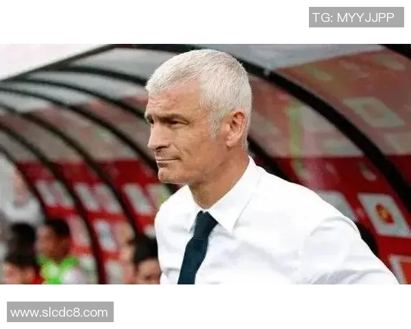 足球黑胖子球星的逆袭之路 从街头到绿茵场的传奇故事